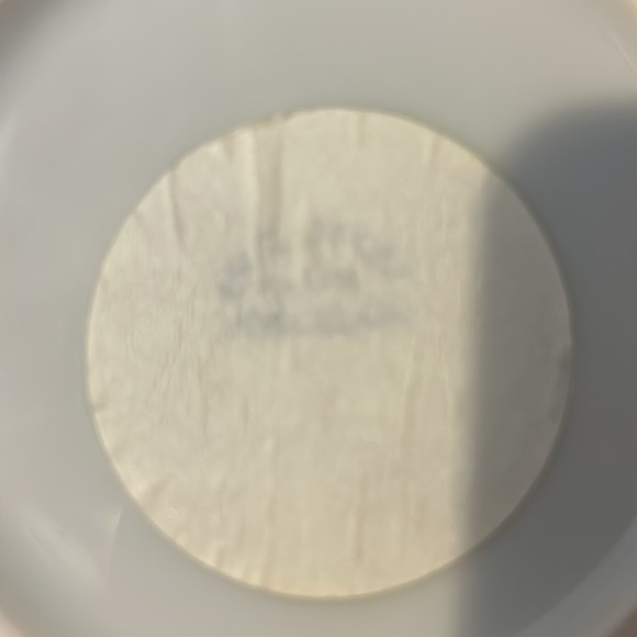 Estée Lauder Vintage pitcher in white with farm scene, rare and discontinued - Picture 6 of 6